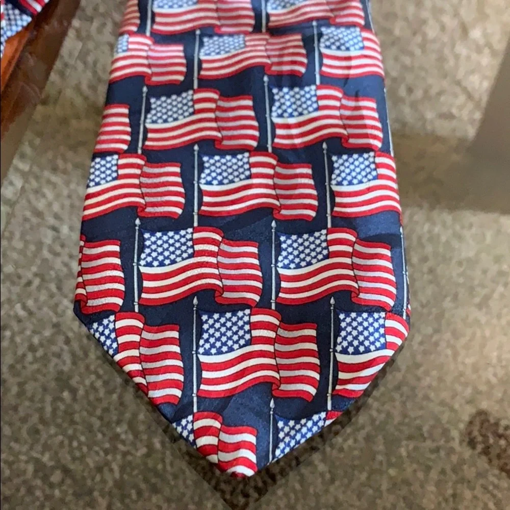 American Traditions Tie Pre Owned